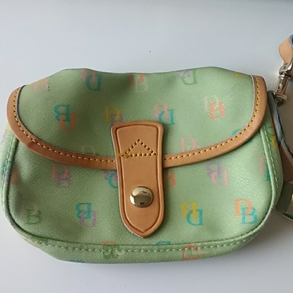Dooney and Bourke Wristlet Green